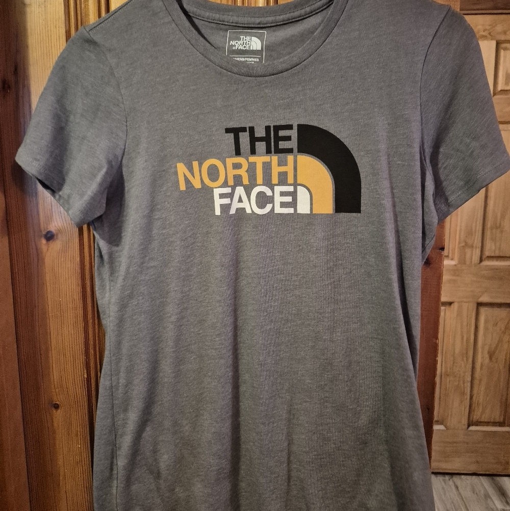 ❤️‍🔥 THE NORTH FACE XS Classic Fit Gray/Yellow/Black s.s Shirt - Picture 9 of 11